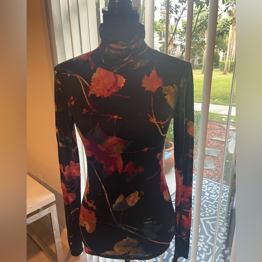 BCBGMAXAZRIA Light turtleneck.